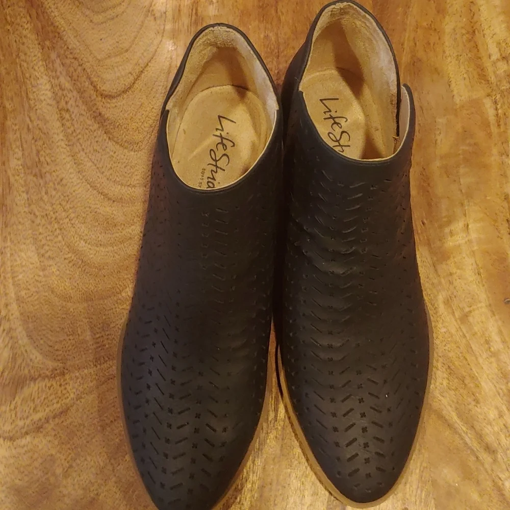 NWOT Life Stride Payton Booties